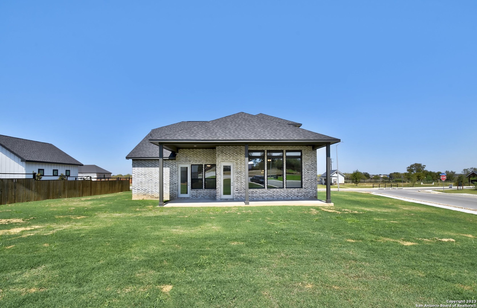 145 W Magnolia Circle