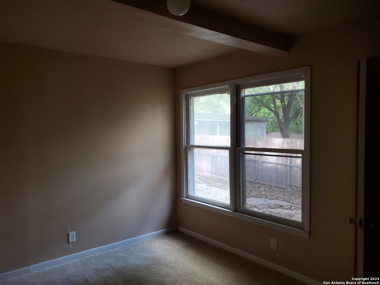 310 LINDA LOU DR