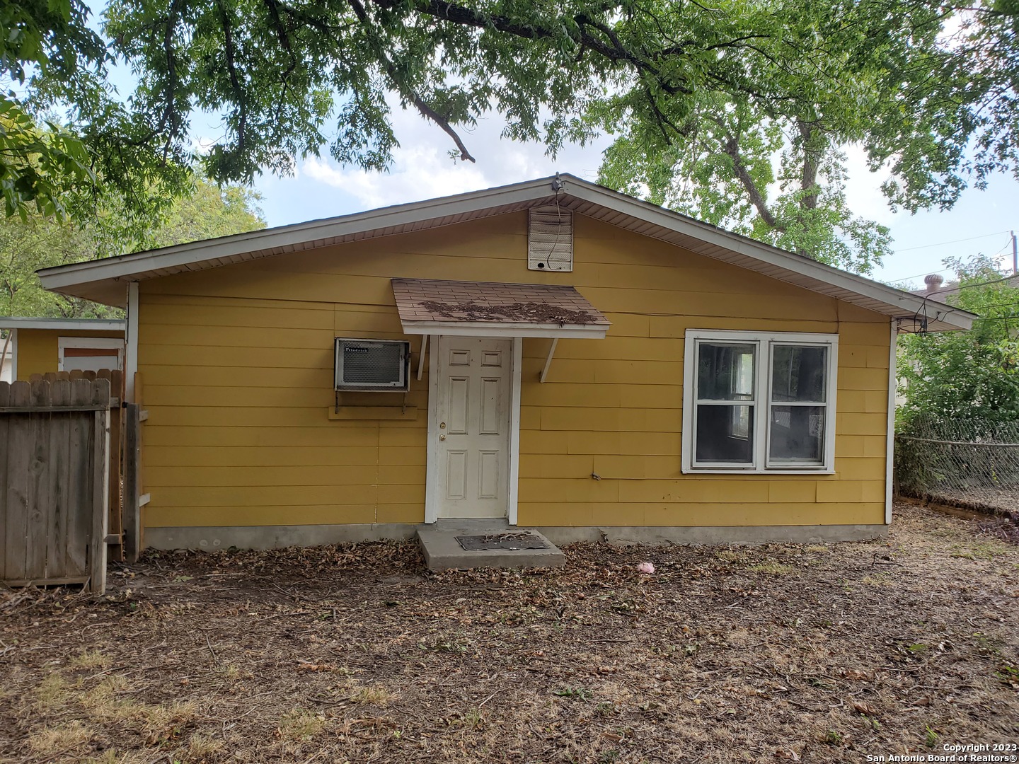 310 LINDA LOU DR