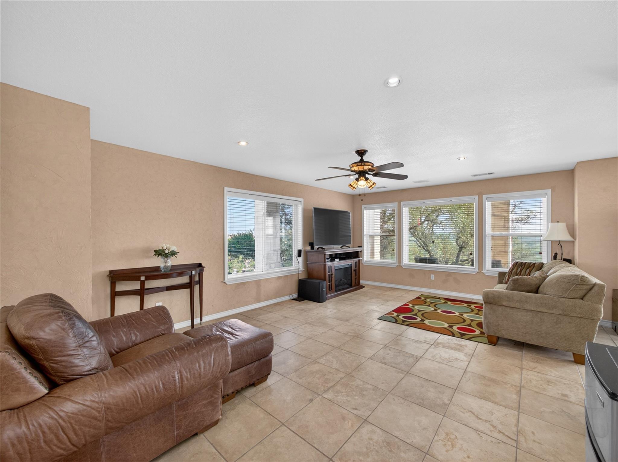120 La Plata CT