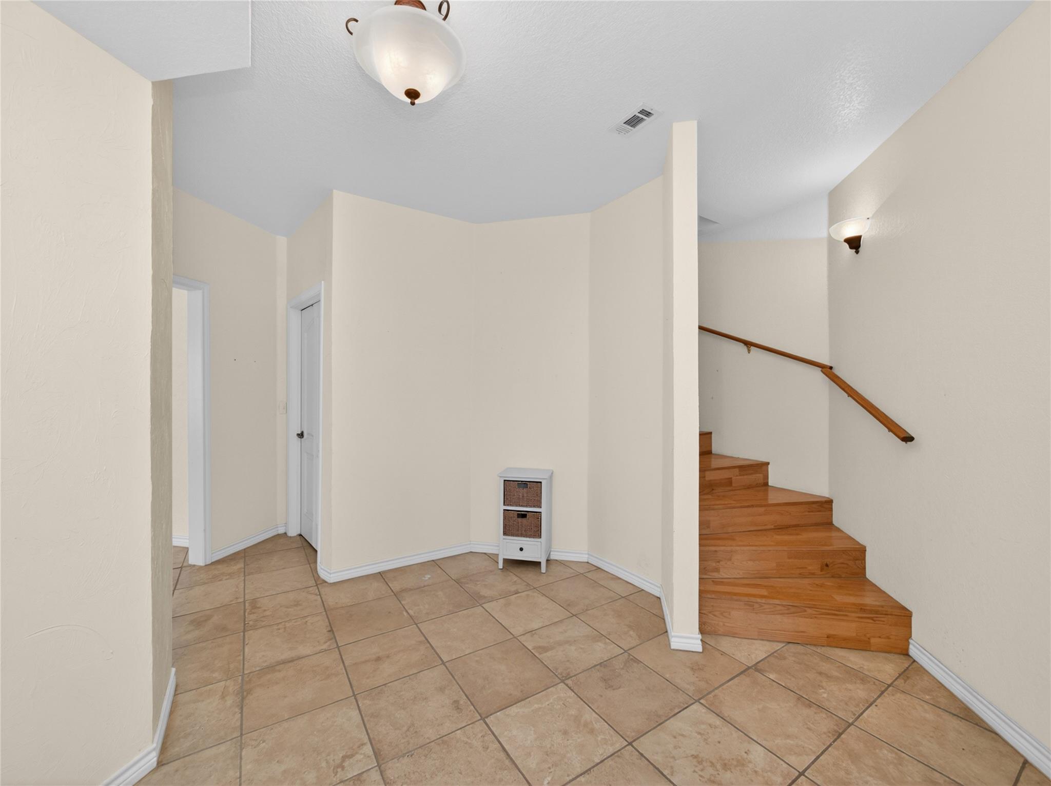 120 La Plata CT