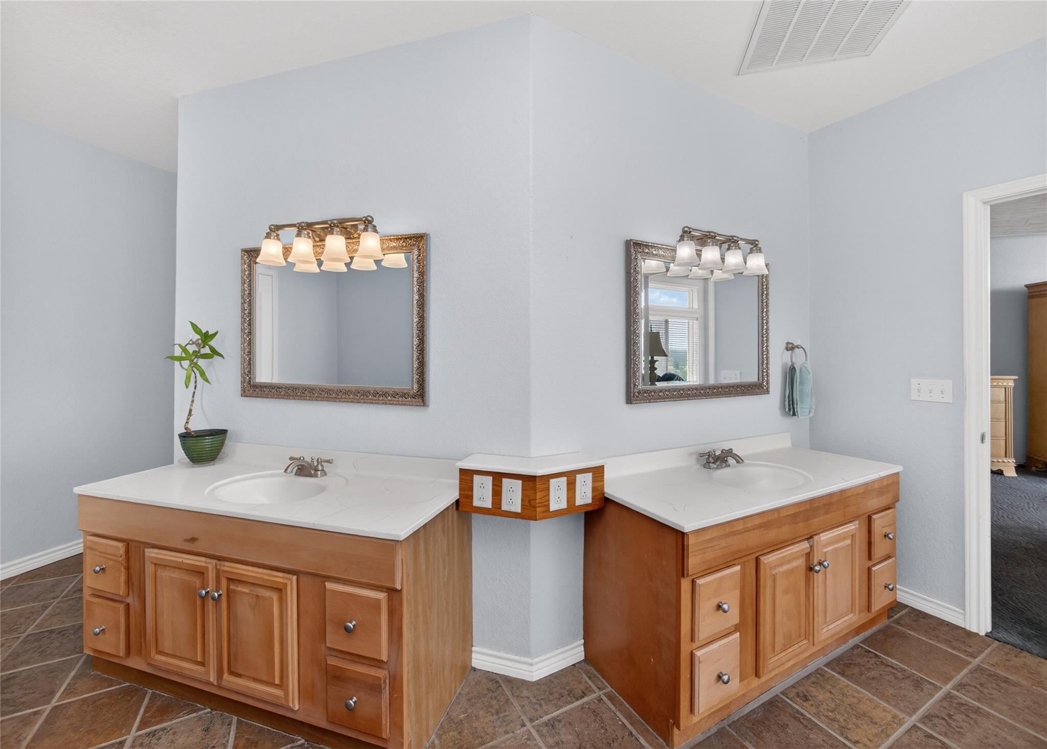 120 La Plata CT