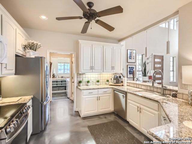 428 Oak Shores Dr.