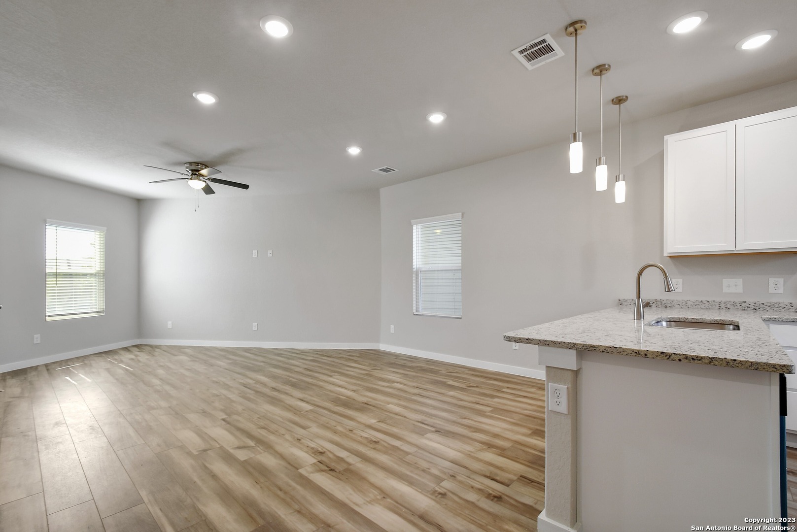 406 E LAUREL
