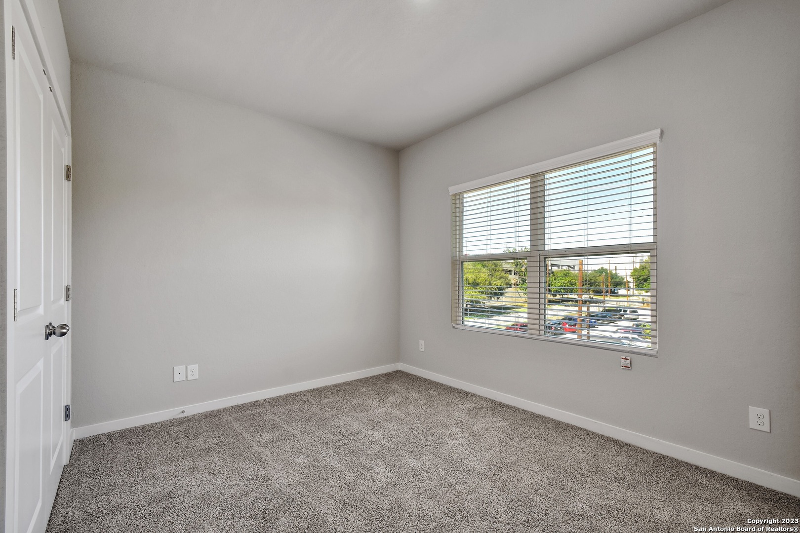 406 E LAUREL