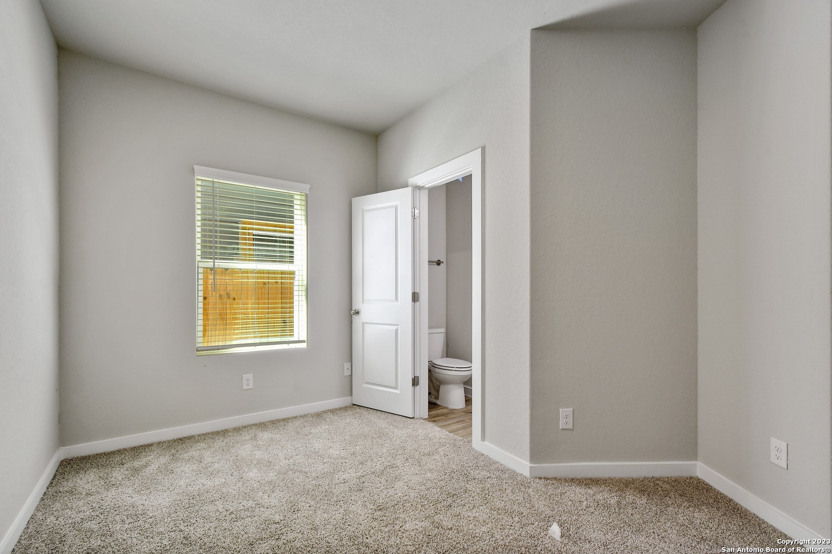 406 E LAUREL