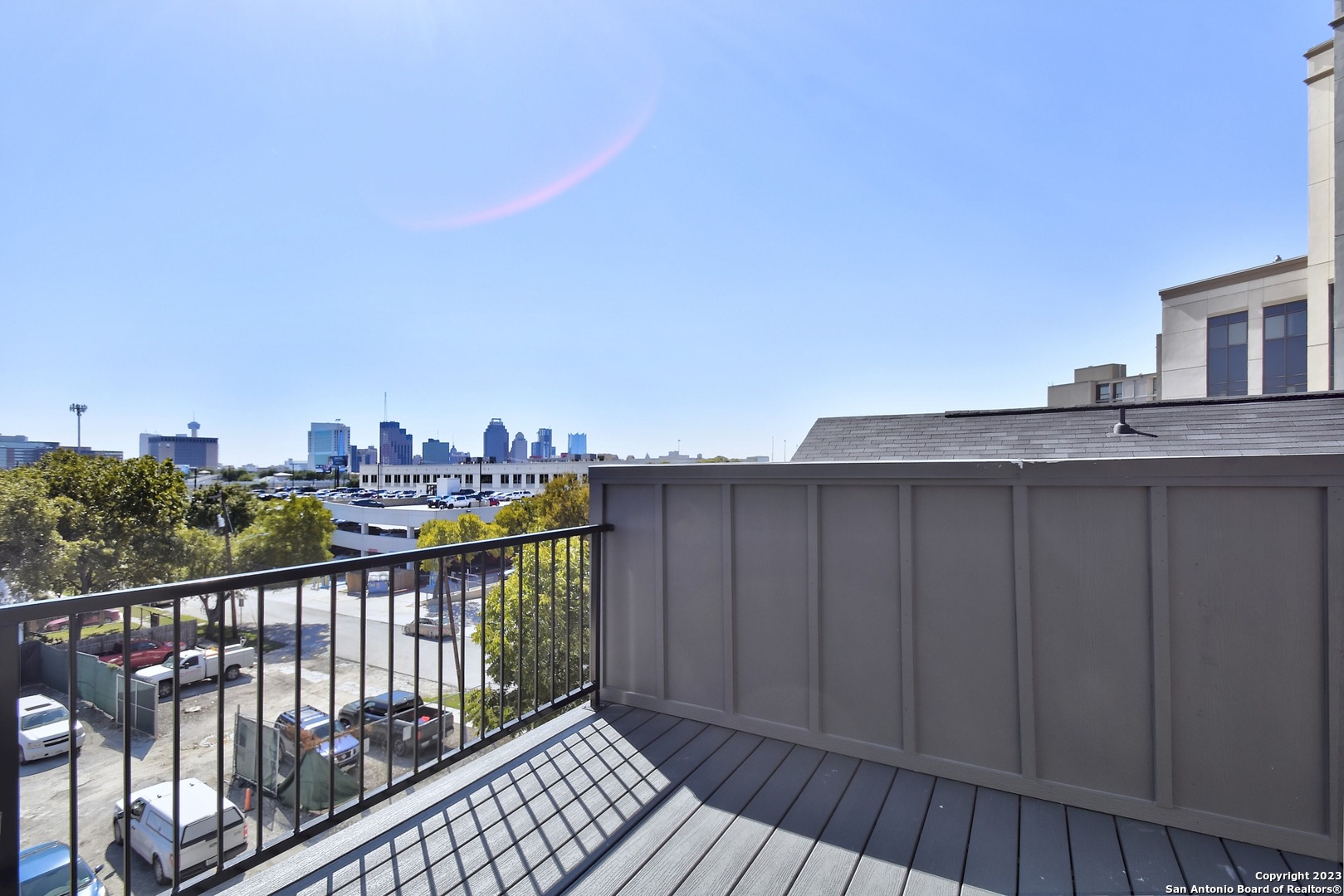406 E LAUREL