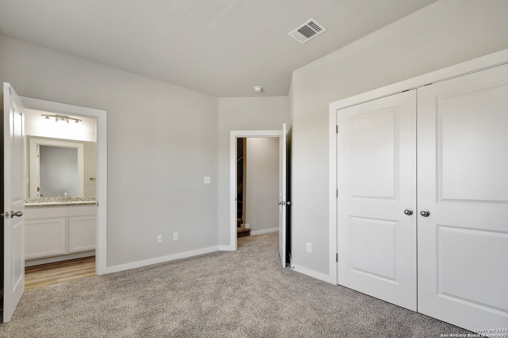 406 E LAUREL