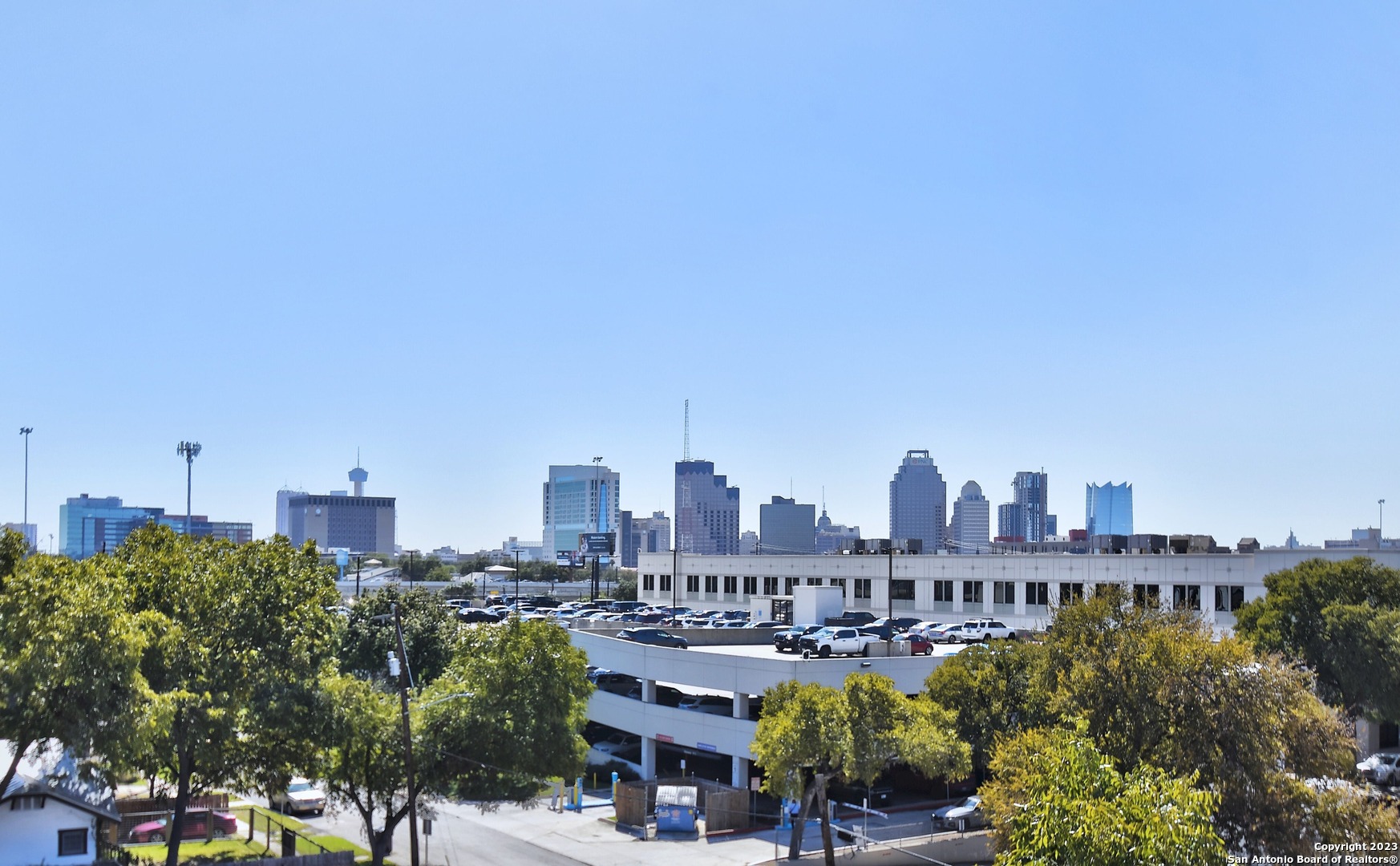 406 E LAUREL