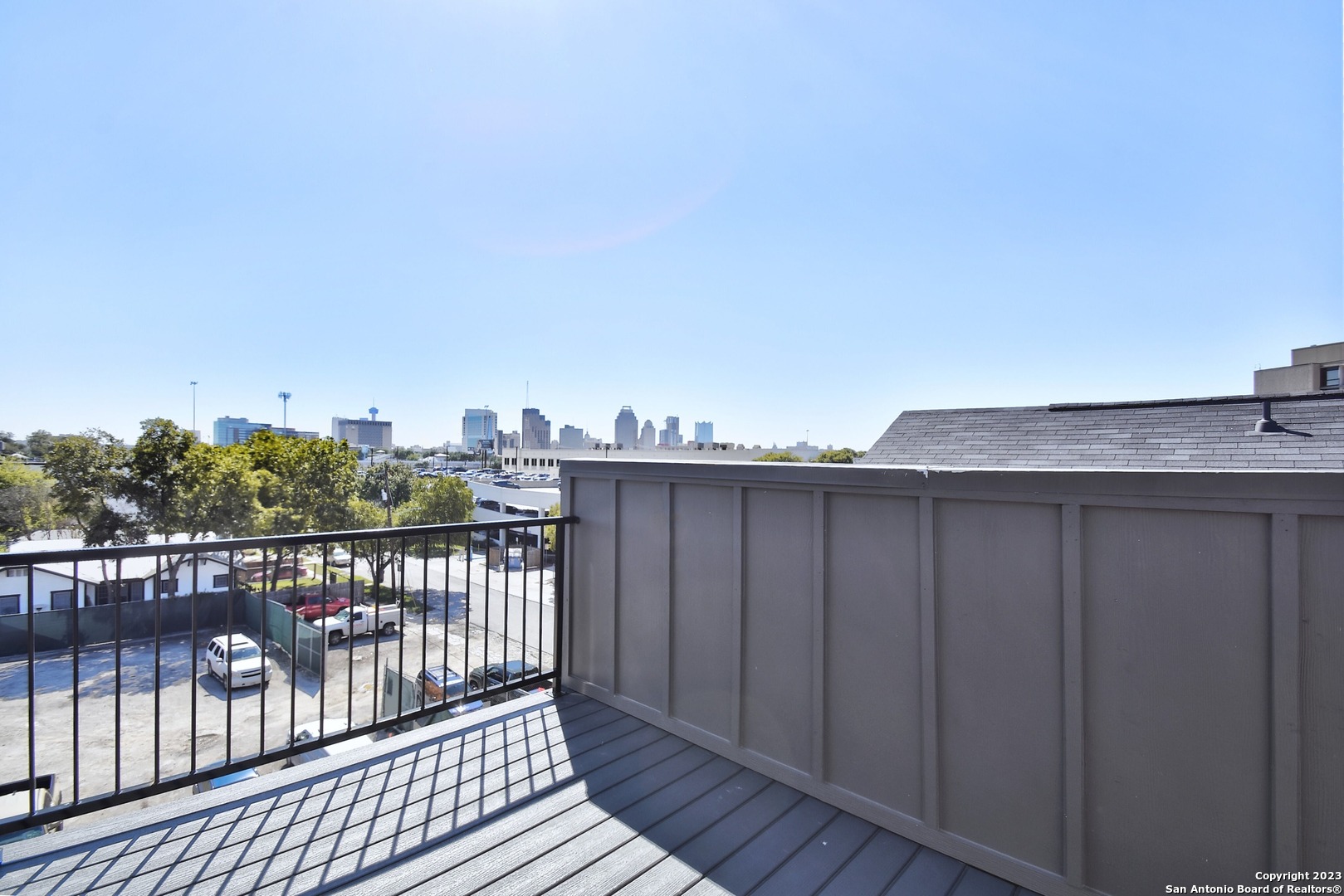 406 E LAUREL