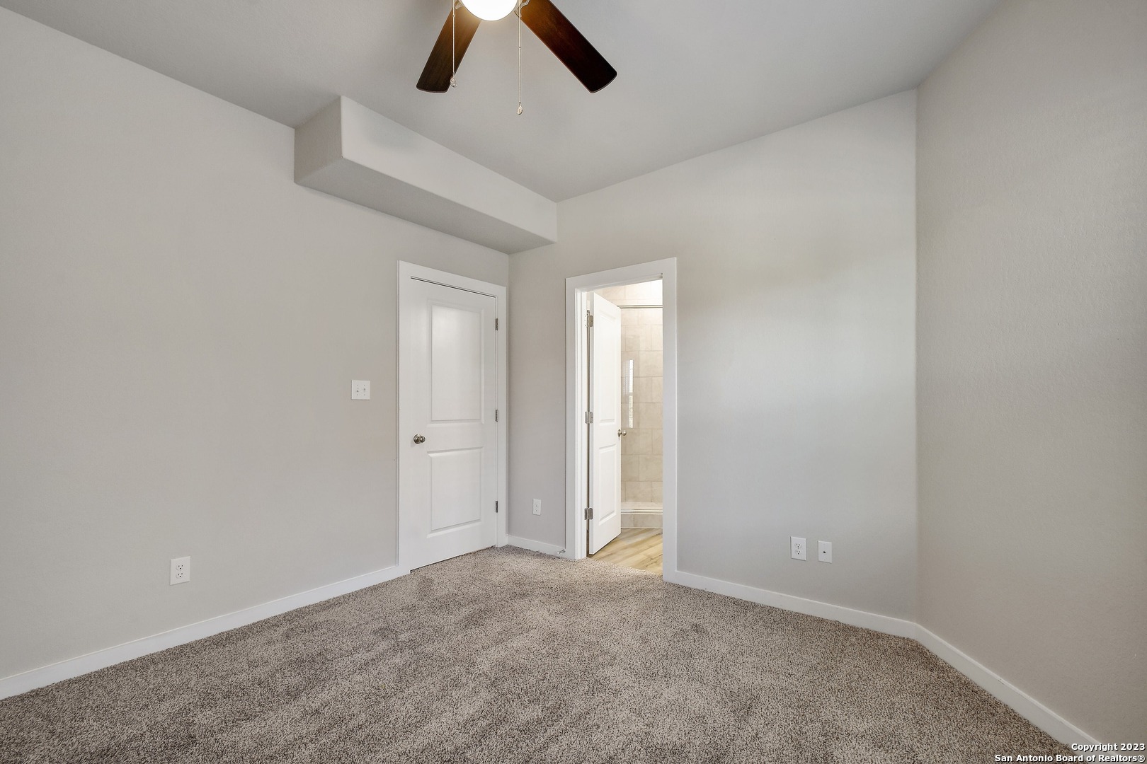 406 E LAUREL