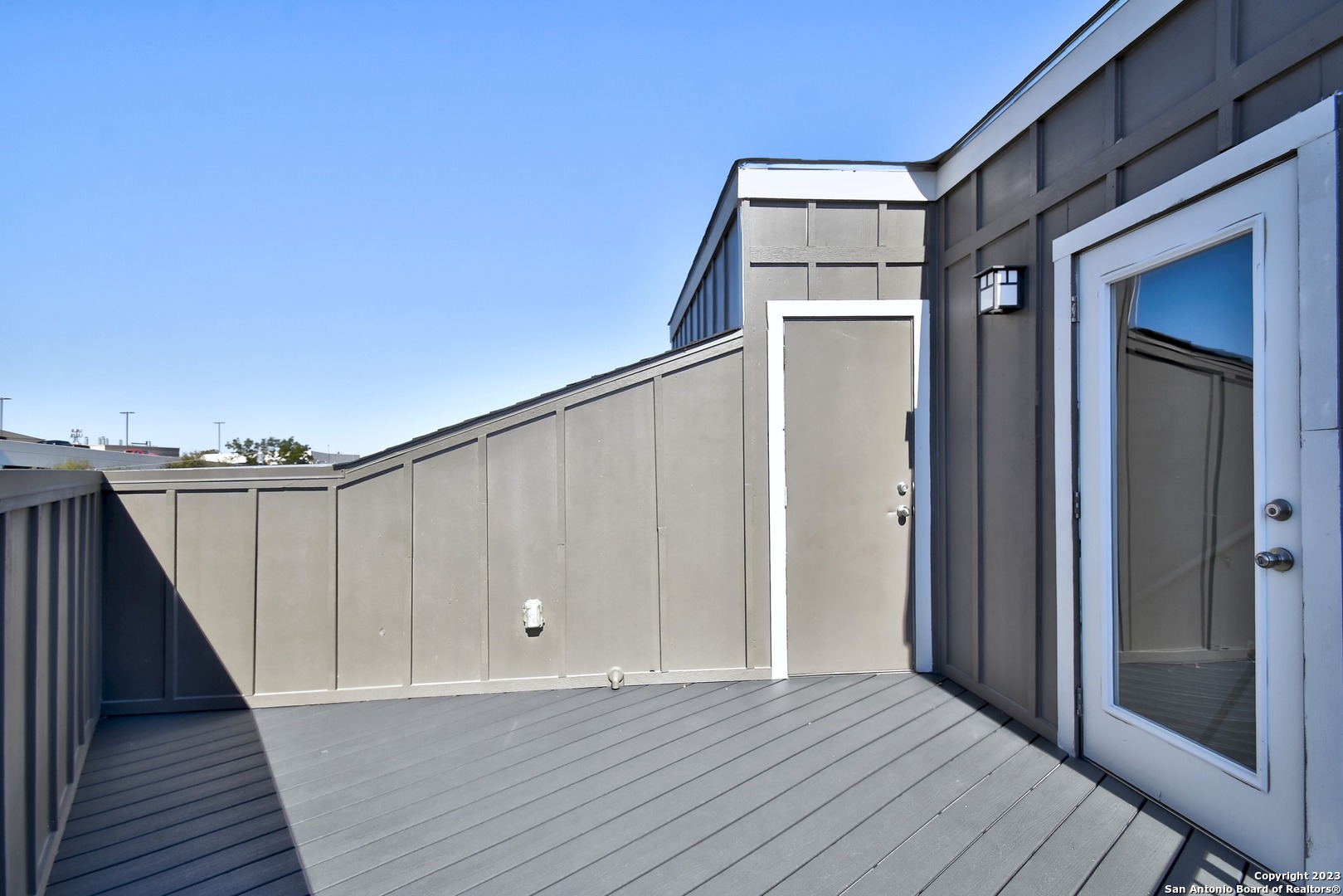 406 E LAUREL