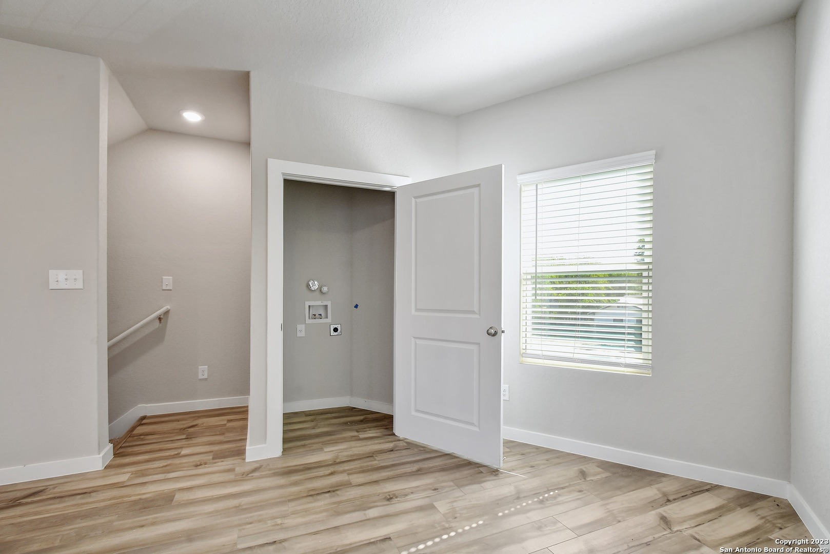 406 E LAUREL
