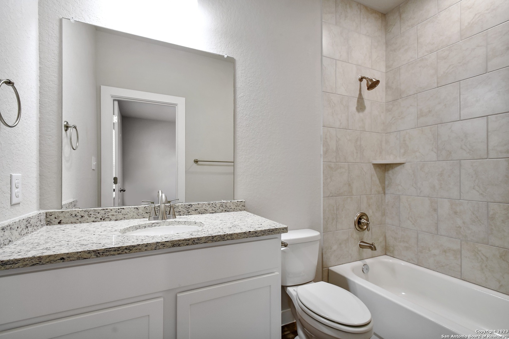 406 E LAUREL