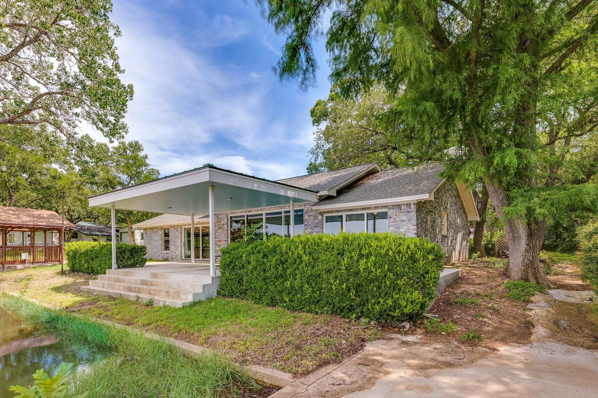 214 Island Lodges Dr