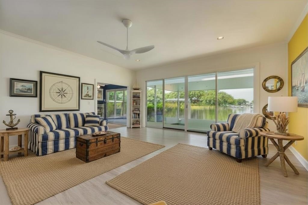 214 Island Lodges Dr