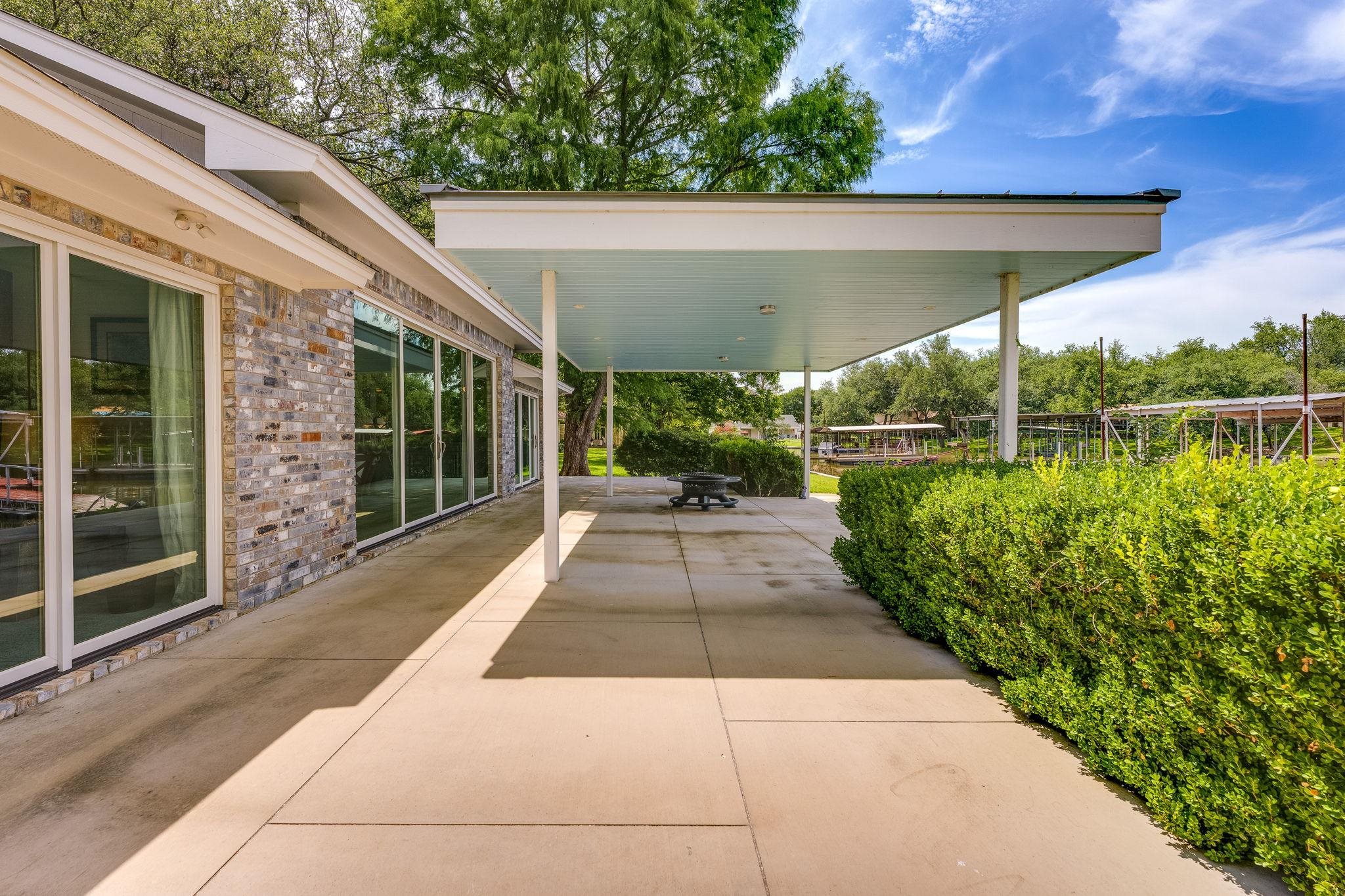 214 Island Lodges Dr
