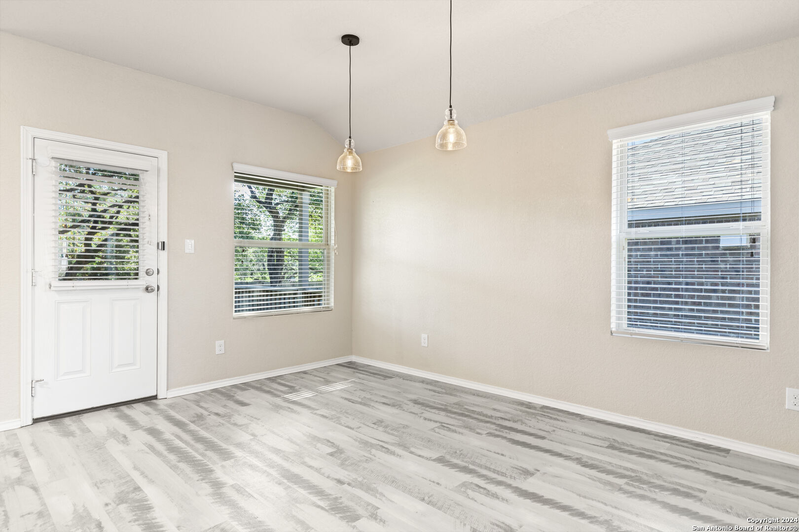 32128 Camellia Bend