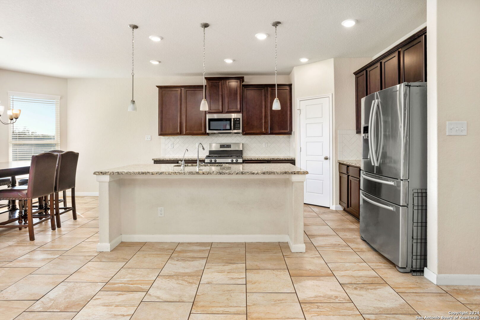 8027 CHASEMONT CT