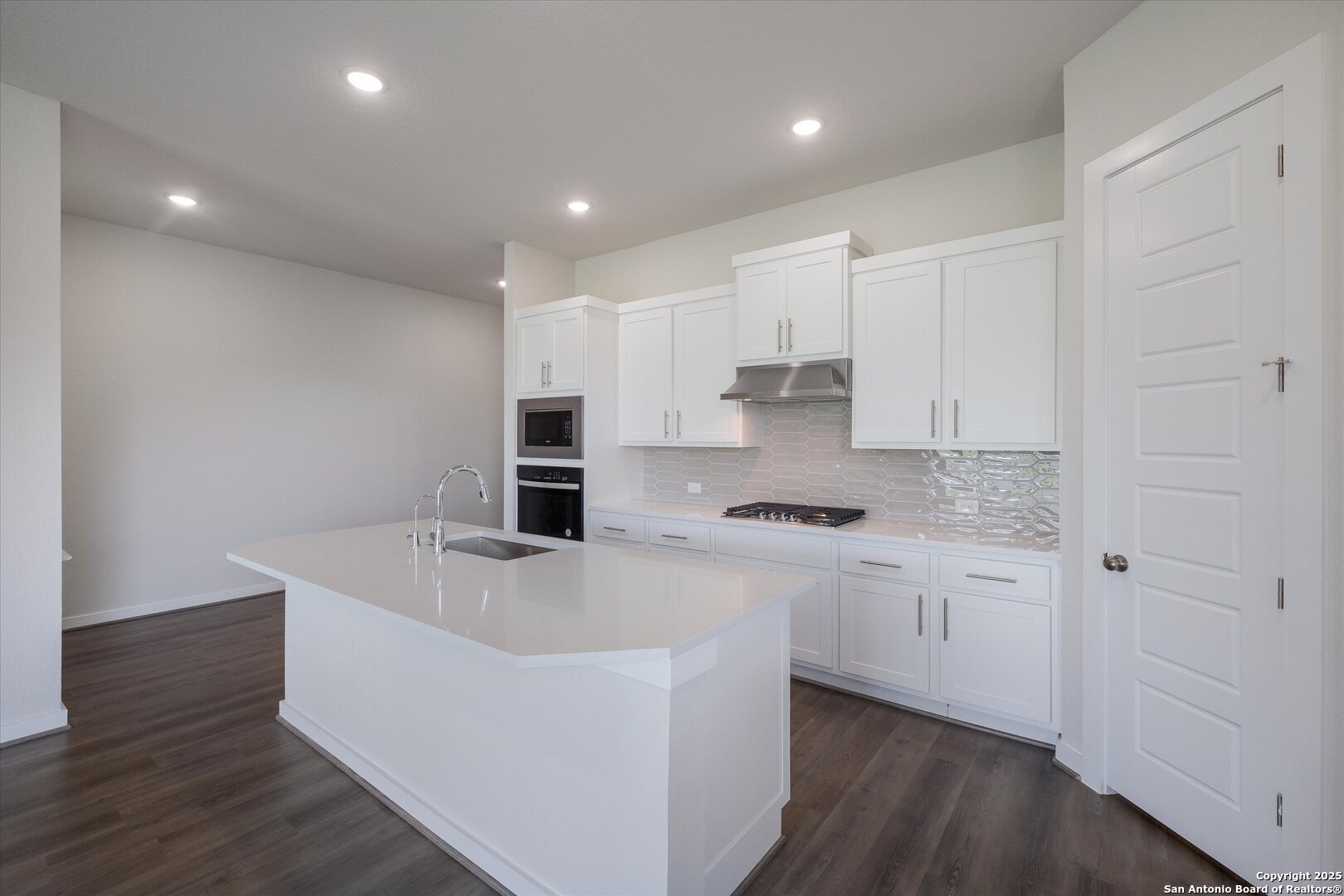 453 Foxtail Valley