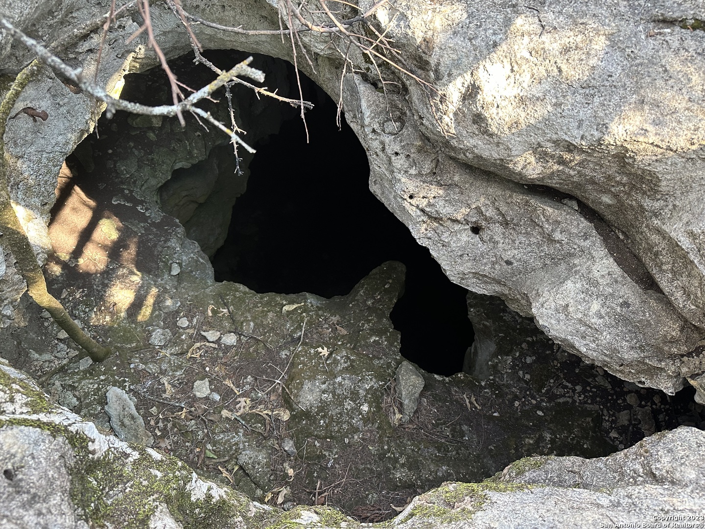 121 CAVE CIR