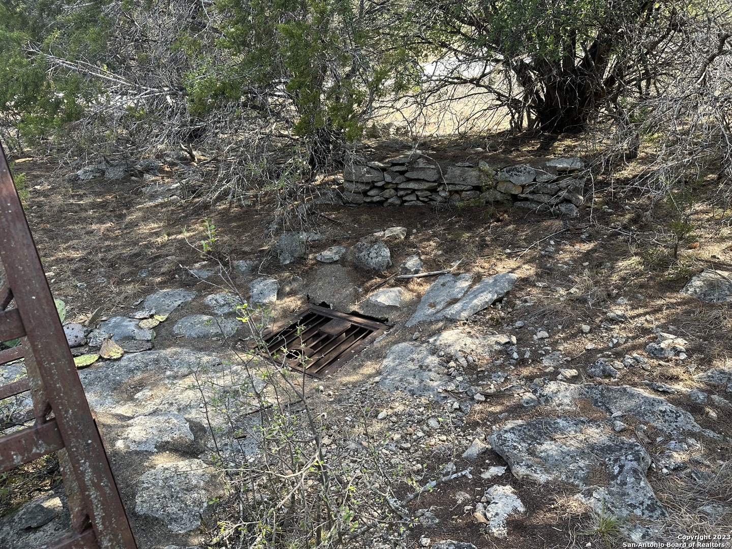121 CAVE CIR