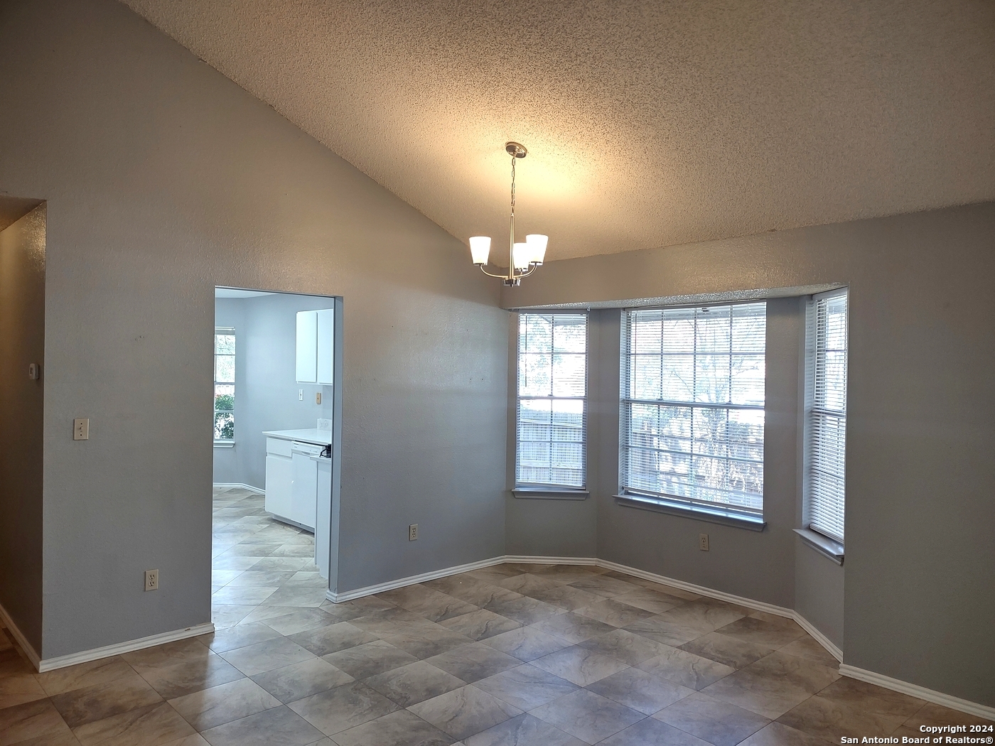6418 Ridgehurst