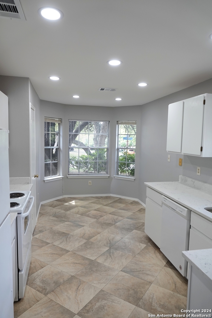 6418 Ridgehurst