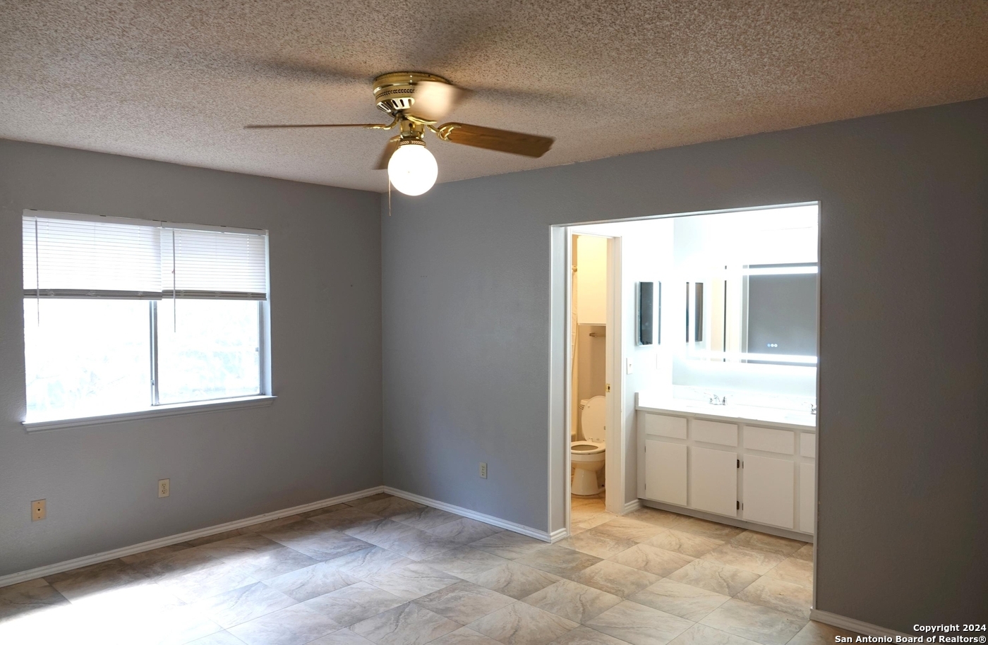 6418 Ridgehurst