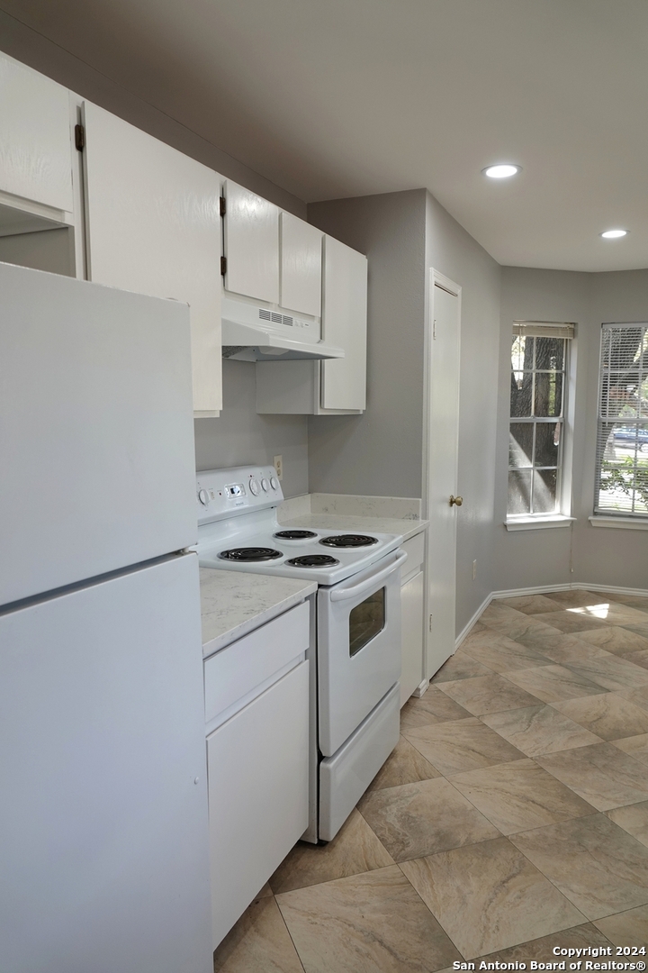 6418 Ridgehurst