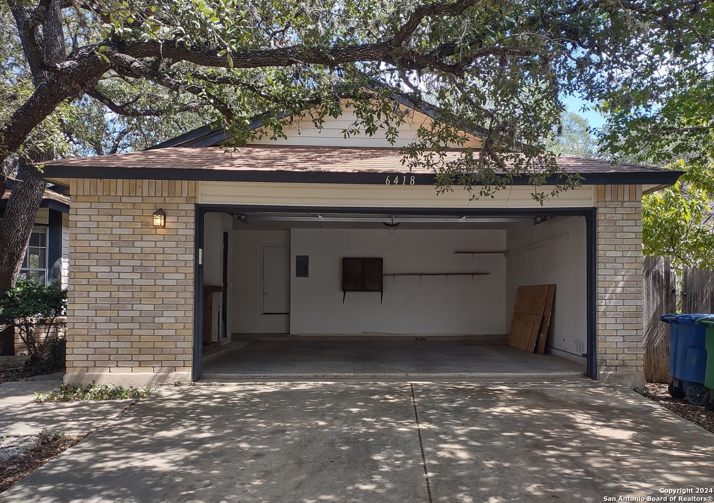 6418 Ridgehurst