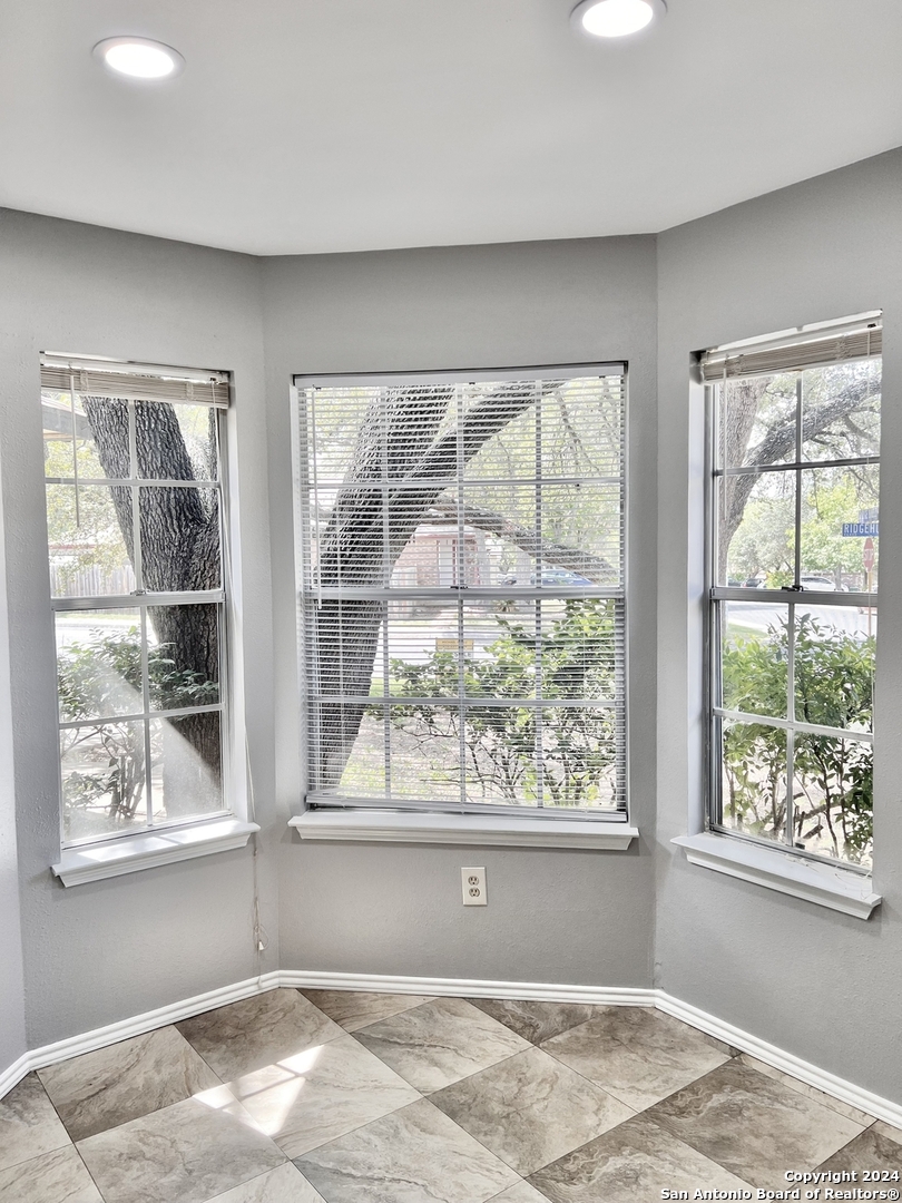 6418 Ridgehurst
