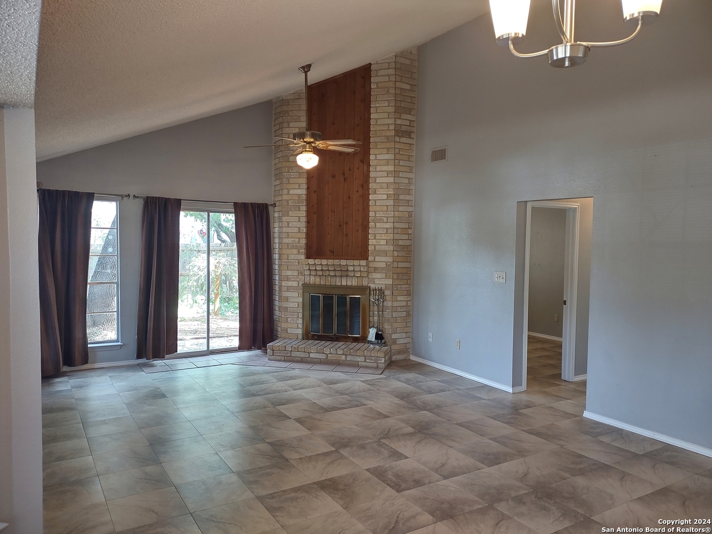 6418 Ridgehurst