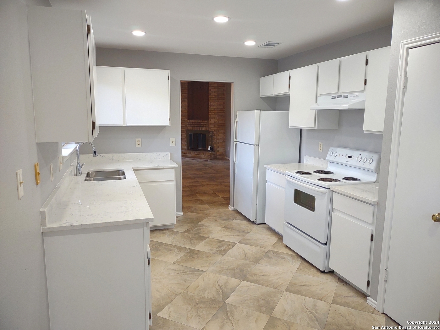 6418 Ridgehurst