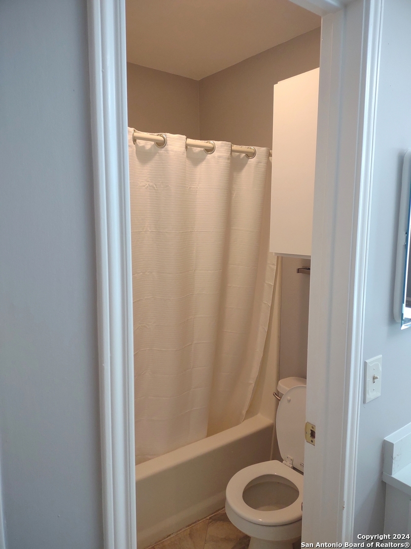 6418 Ridgehurst