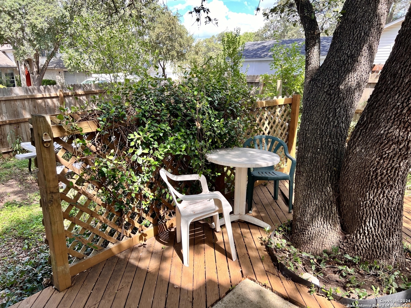 6418 Ridgehurst