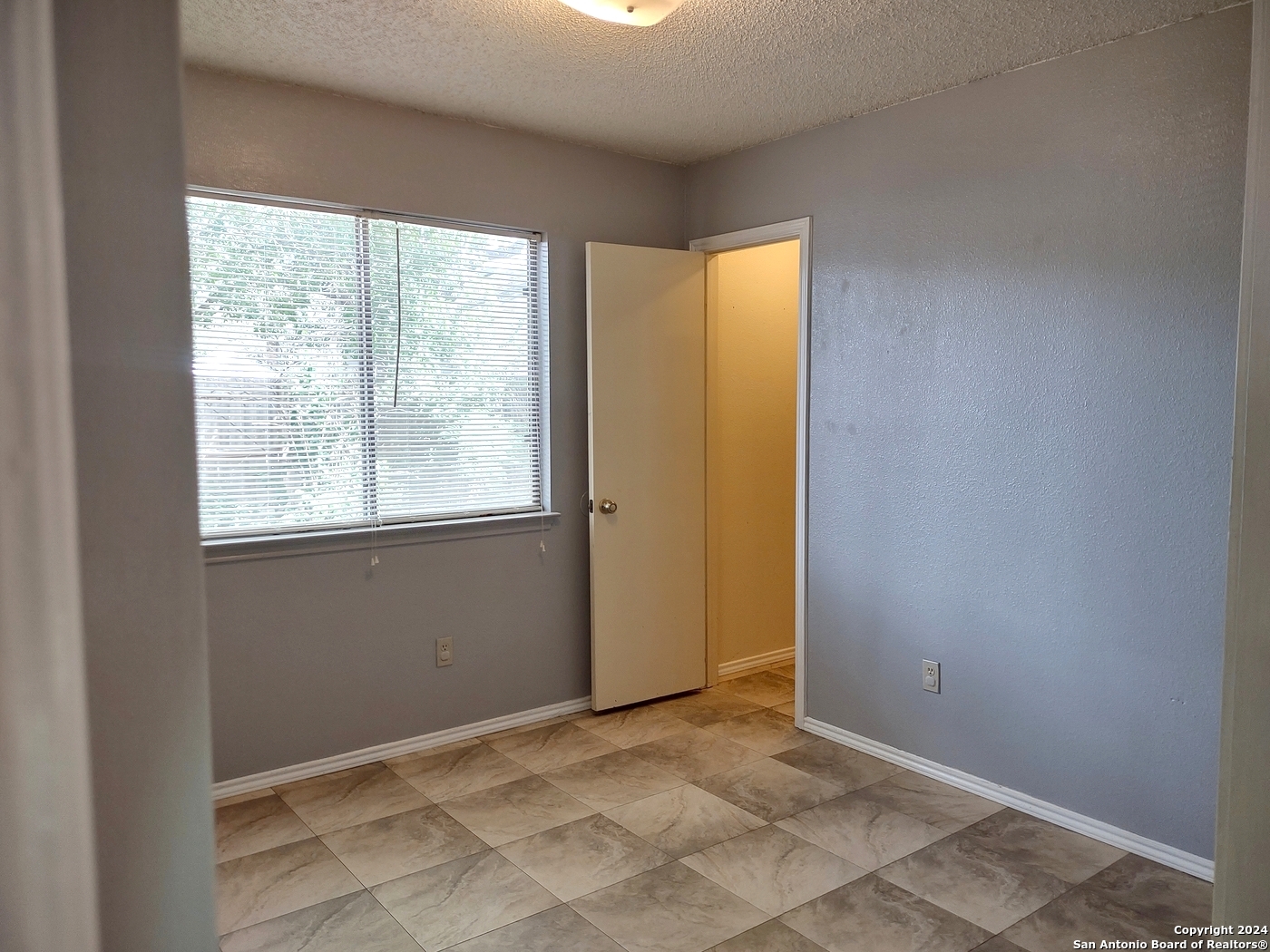 6418 Ridgehurst