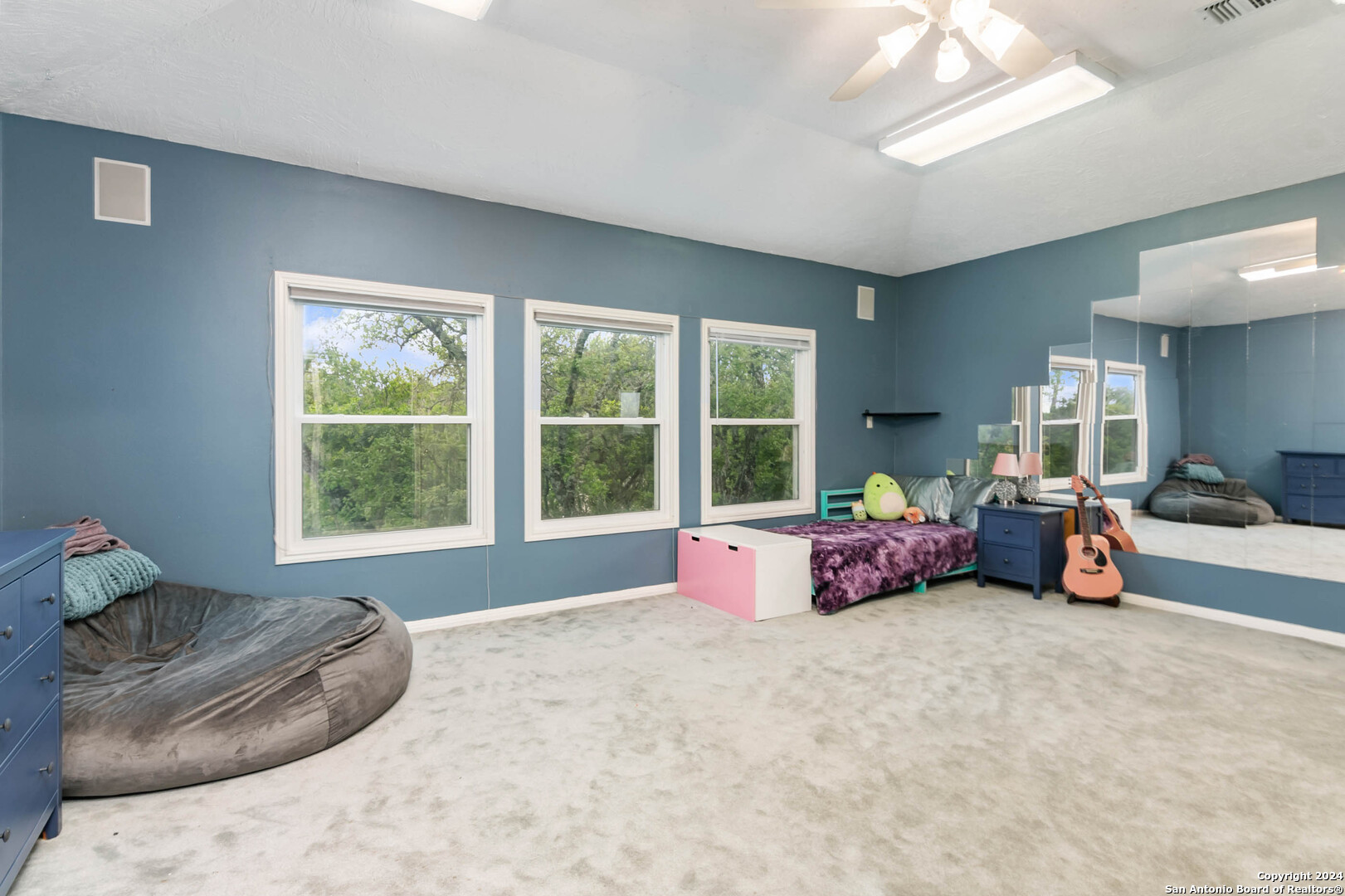 9735 TOWER VIEW