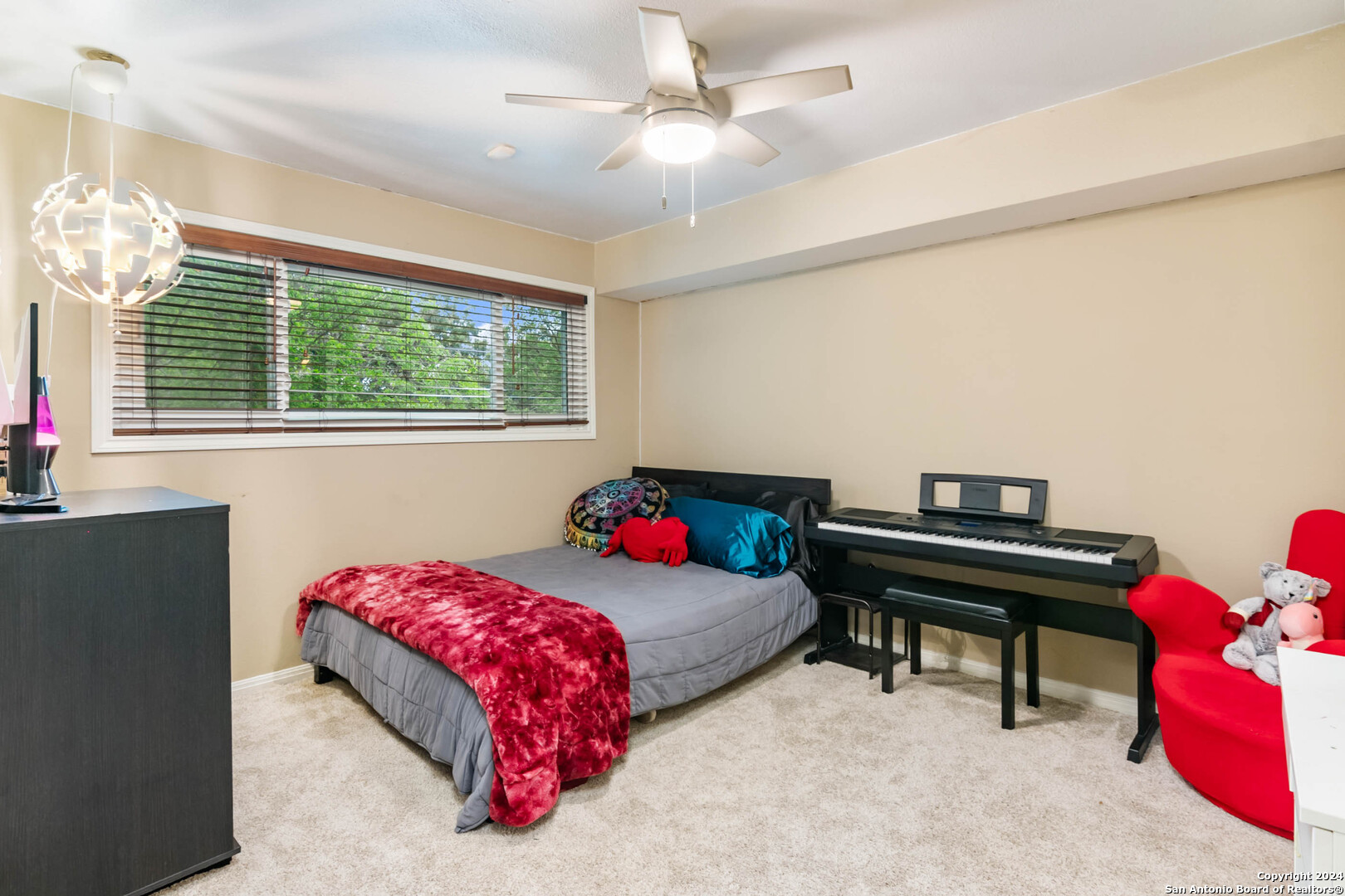 9735 TOWER VIEW