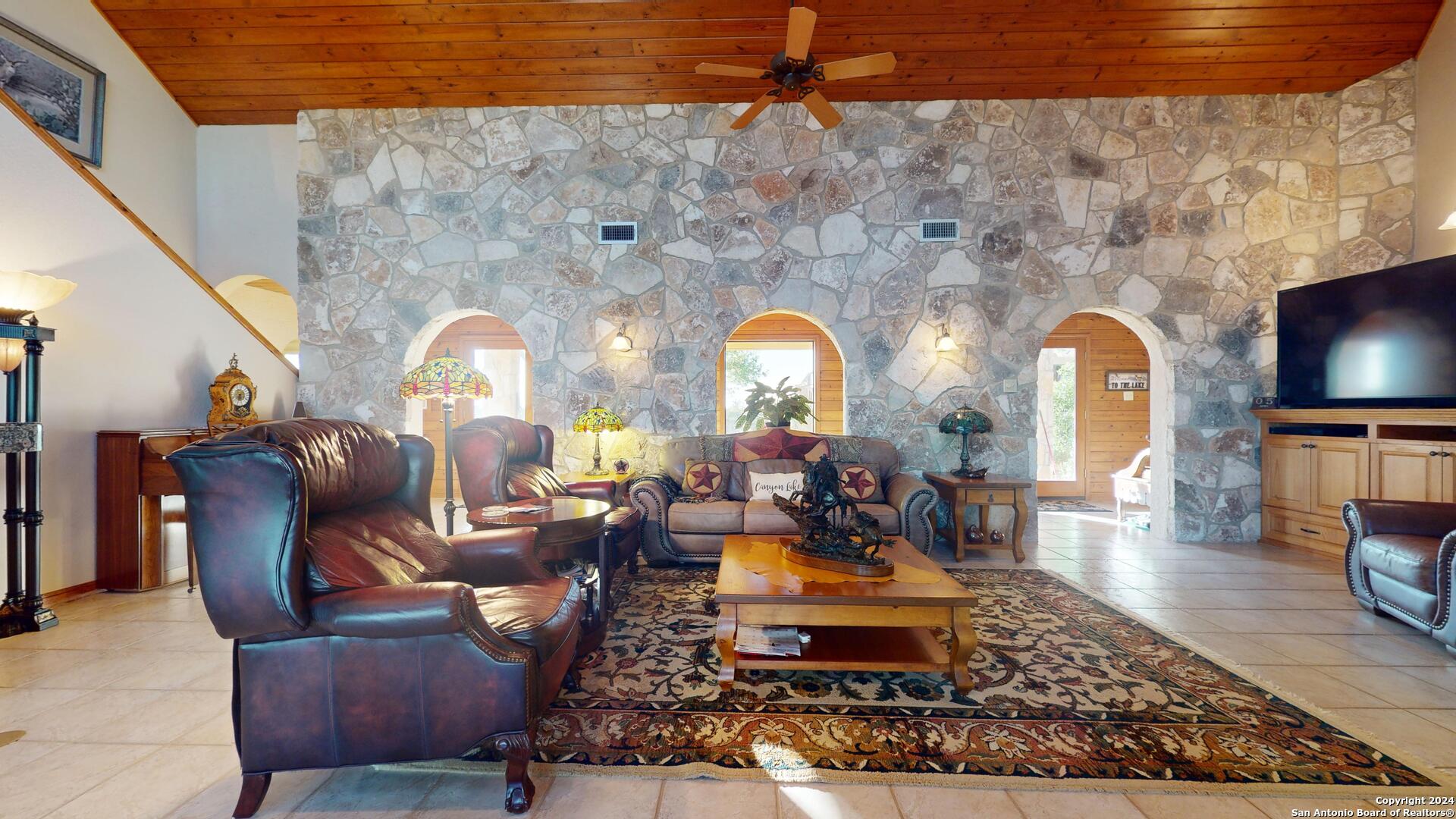 1092 COUNTRY PIKE