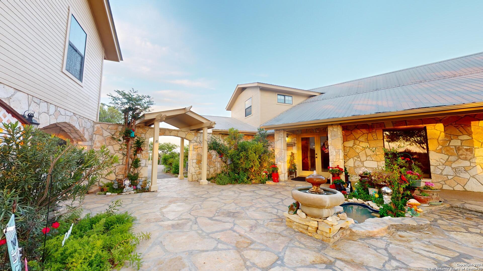 1092 COUNTRY PIKE