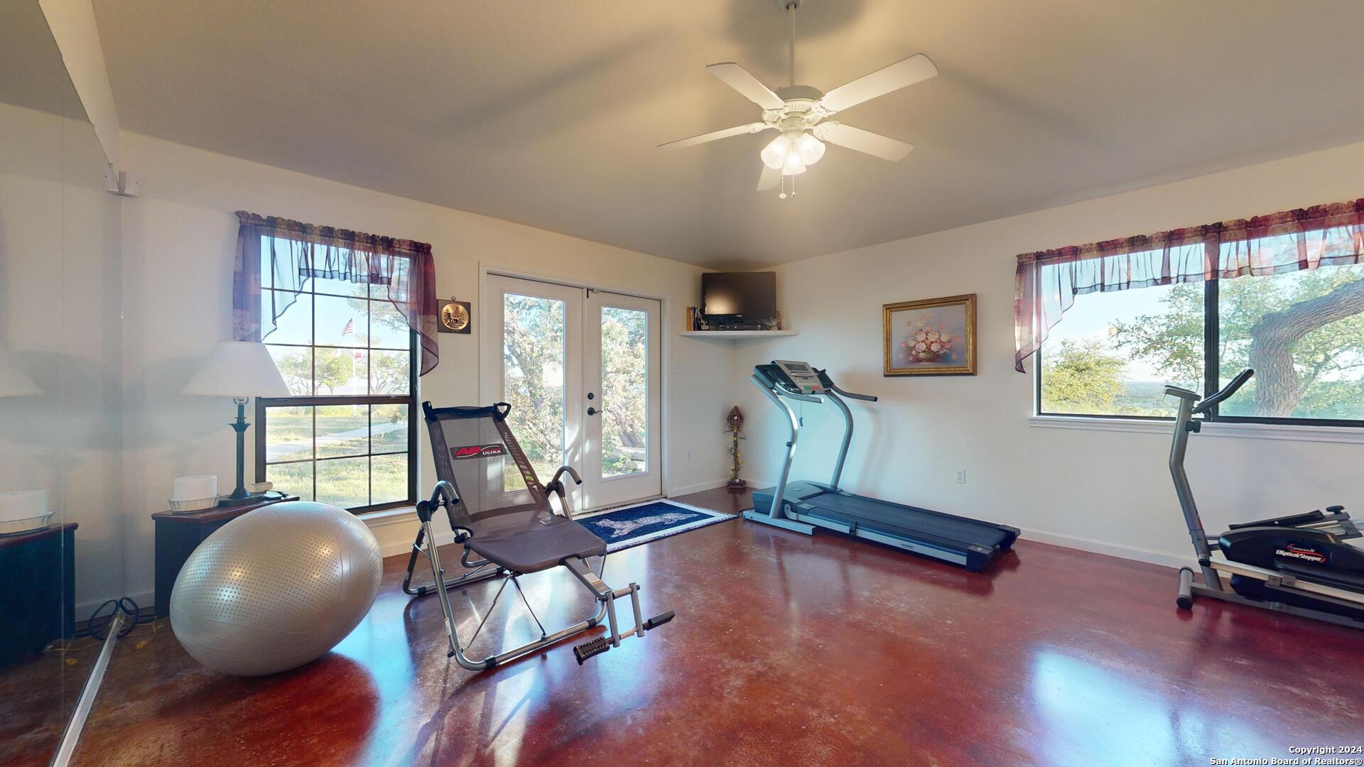 1092 COUNTRY PIKE