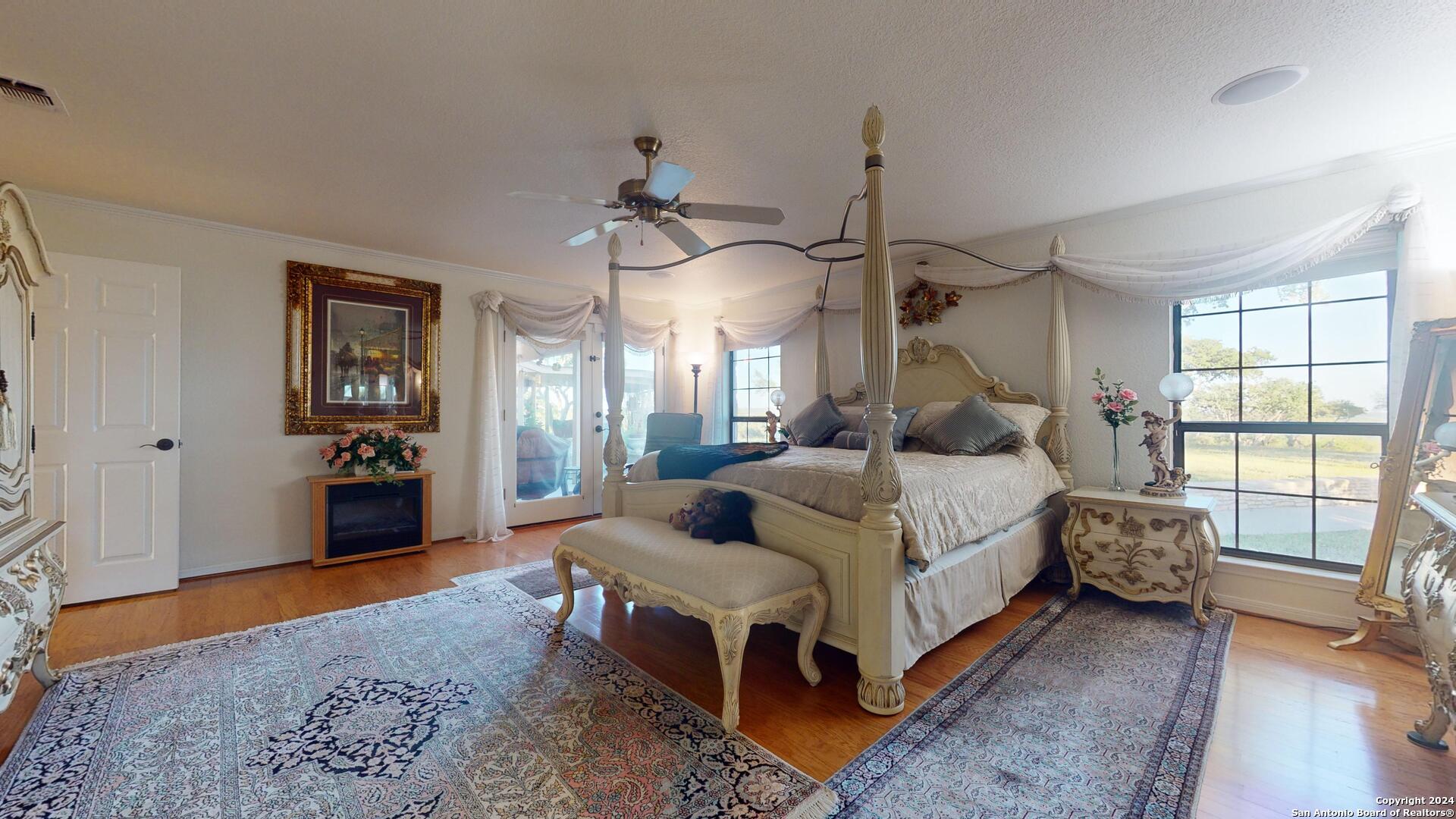 1092 COUNTRY PIKE