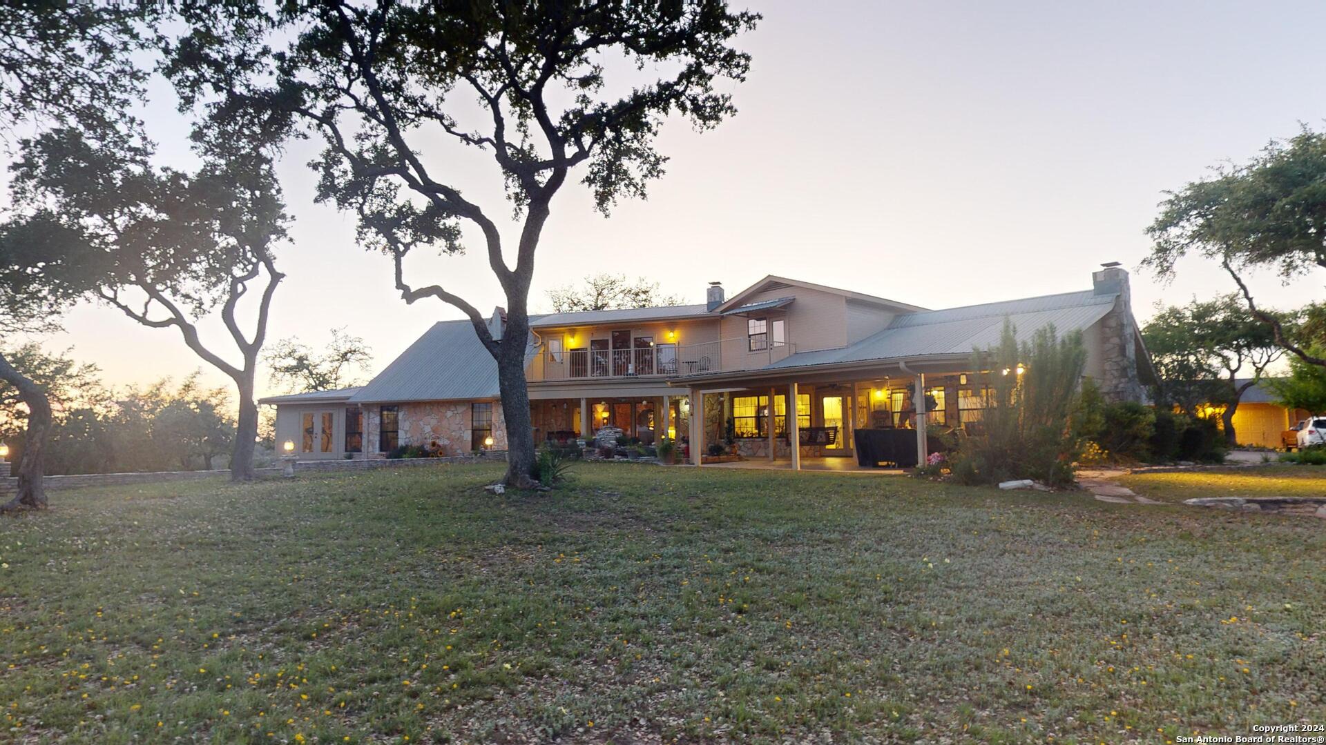 1092 COUNTRY PIKE