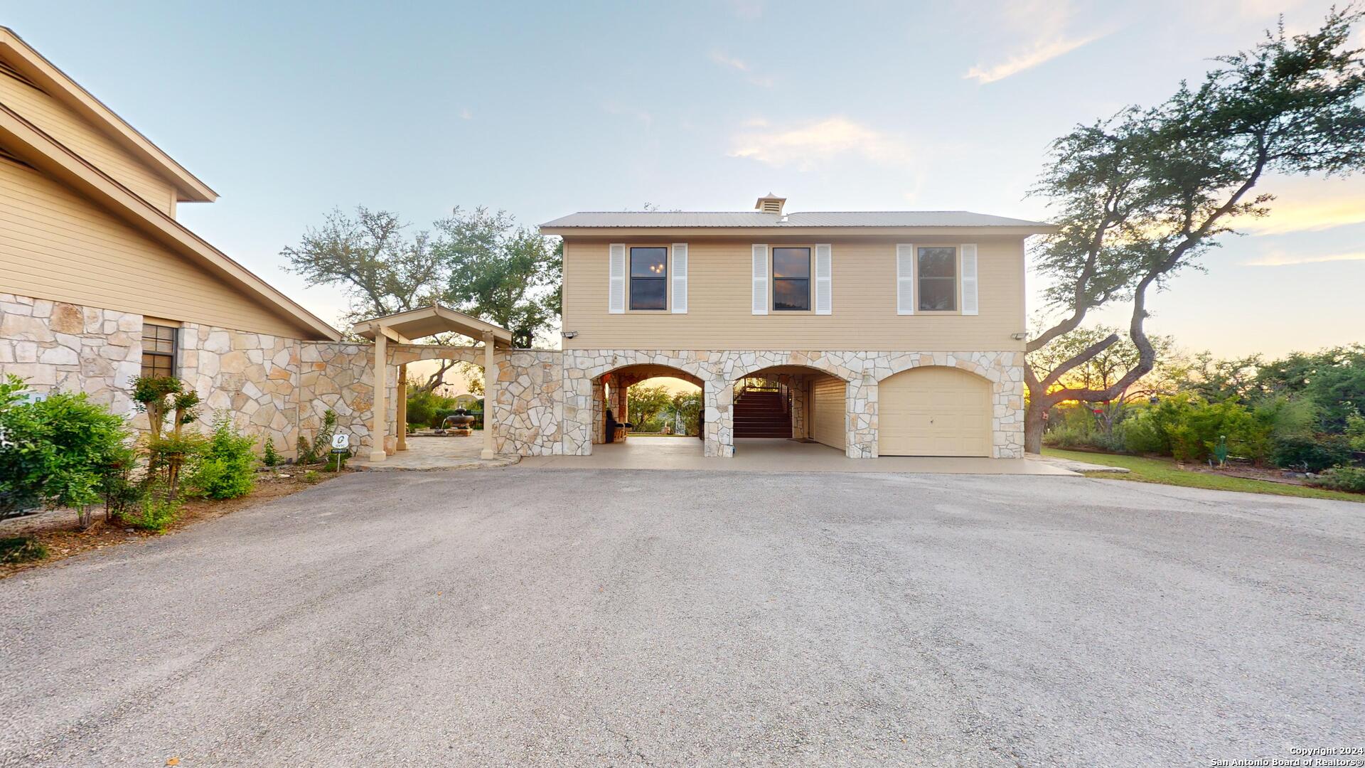 1092 COUNTRY PIKE
