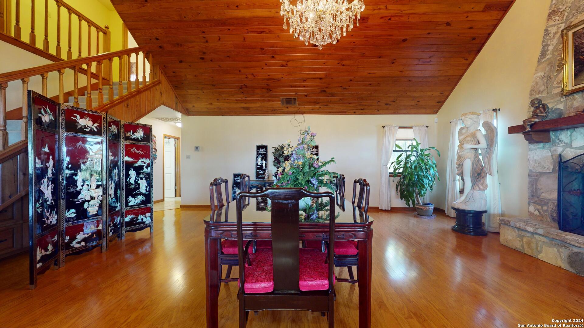 1092 COUNTRY PIKE