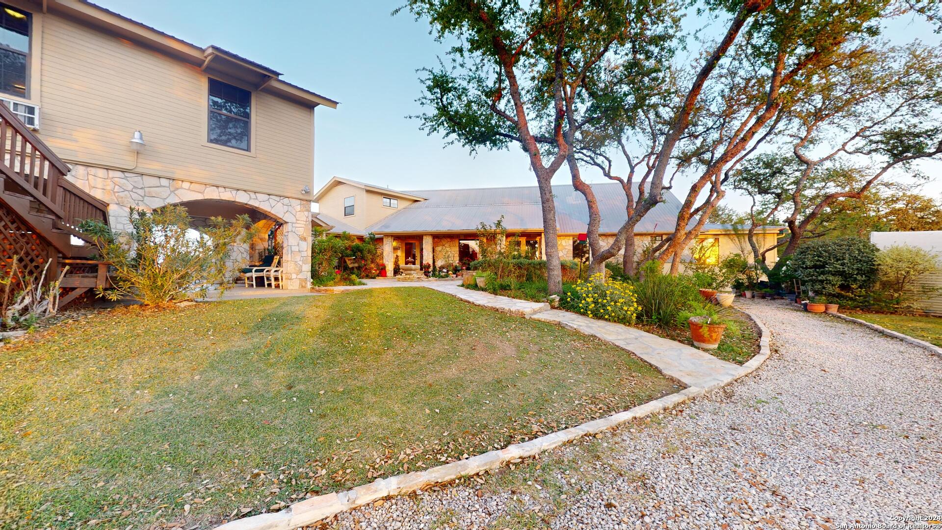 1092 COUNTRY PIKE