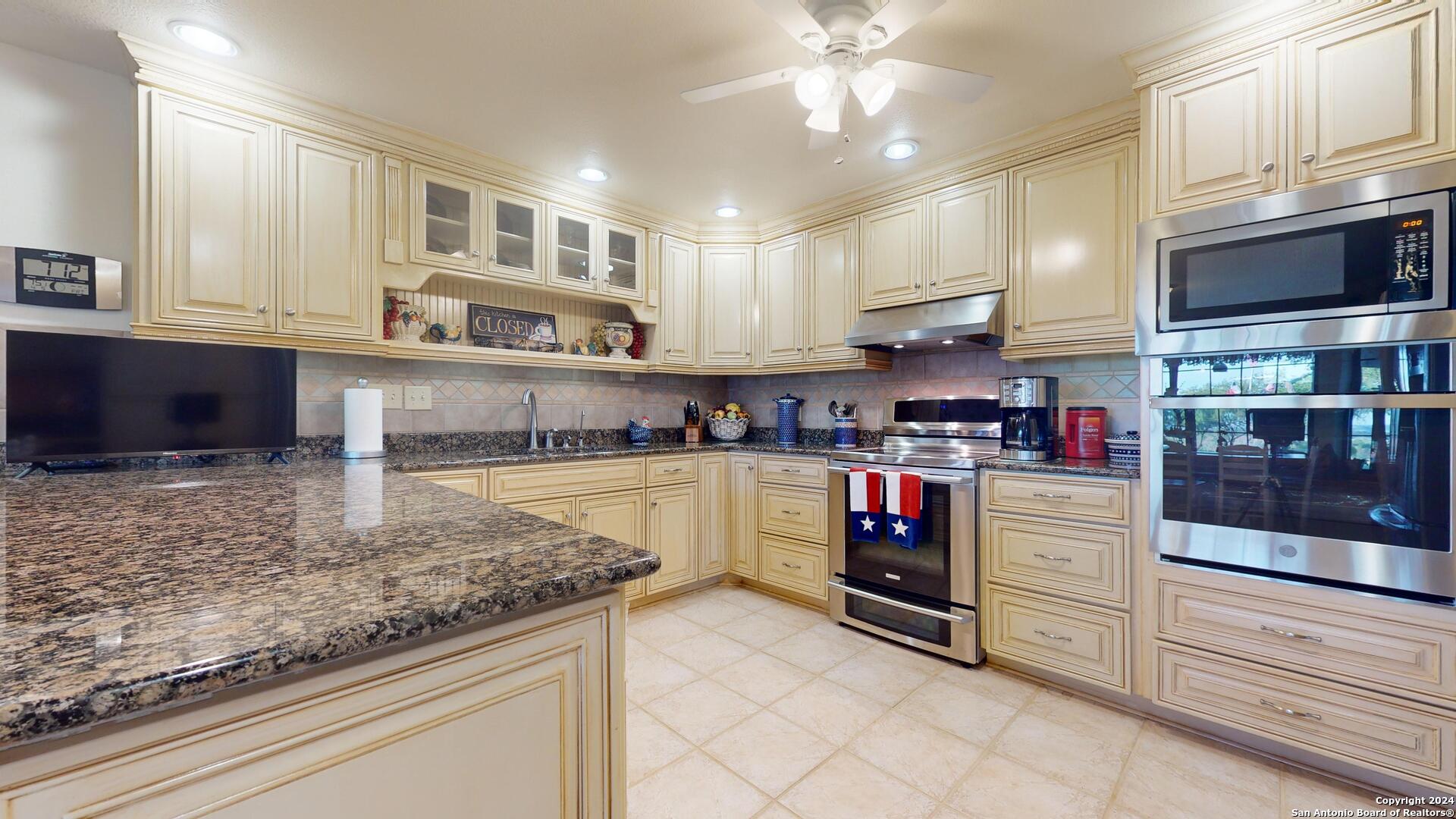 1092 COUNTRY PIKE