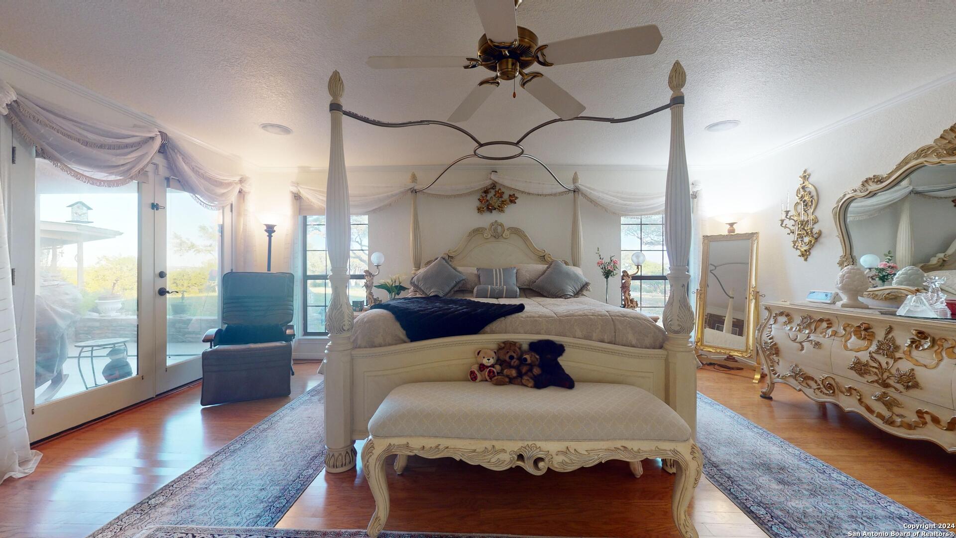 1092 COUNTRY PIKE