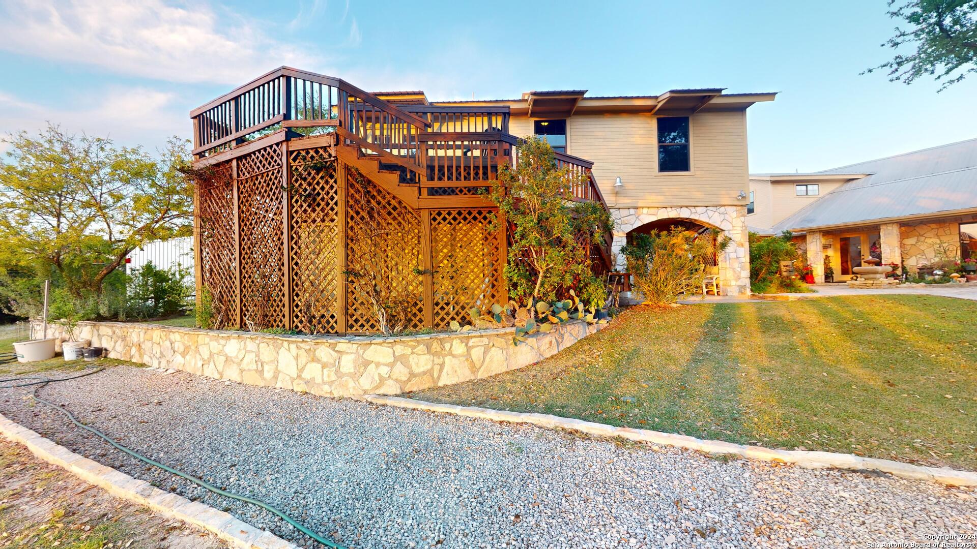 1092 COUNTRY PIKE